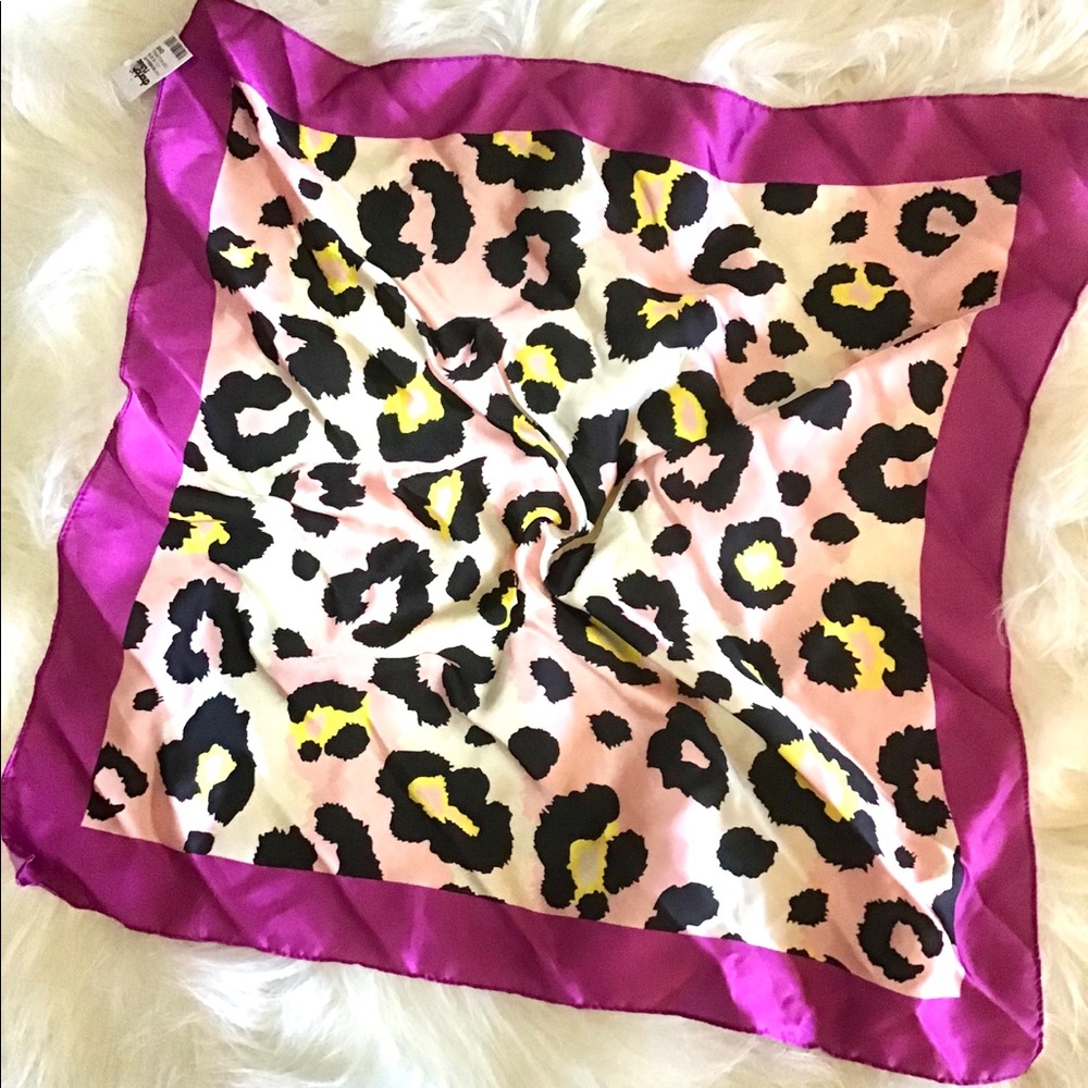 Pink Cheetah print scarf - Picture 2 of 2